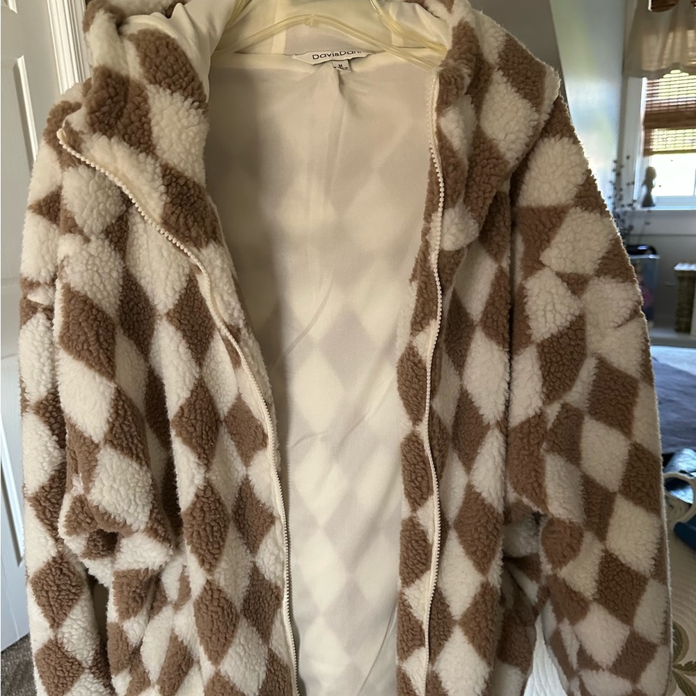 Cute winter coat that is in perfect condition!